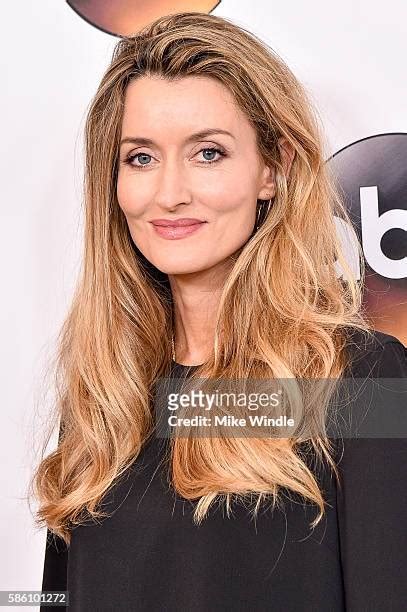 1,139 Natascha Mcelhone Photos Stock Photos & High